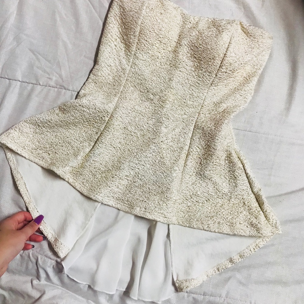 Drop tail strapless shirt